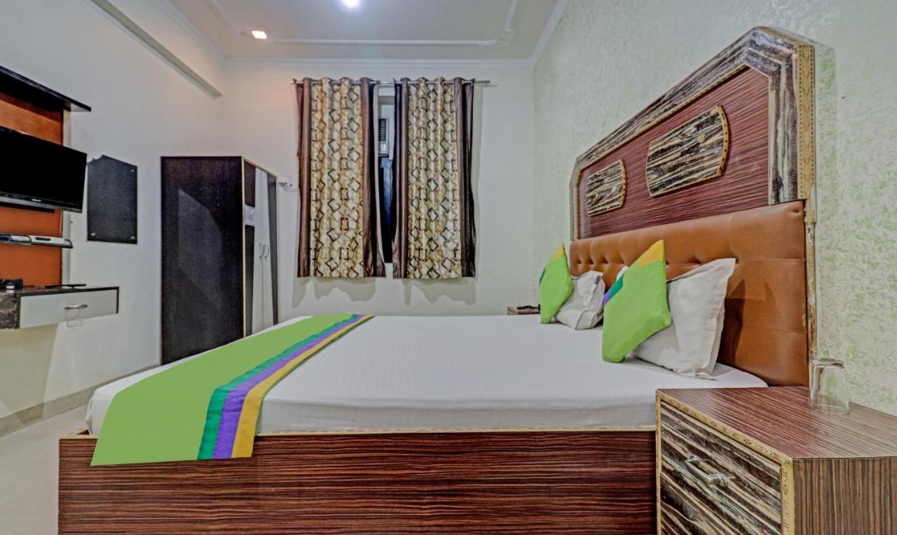 Treebo Trend Radha Palace Mathura Exterior photo